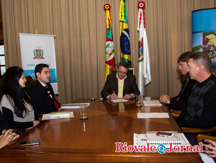 Assinatura do reajuste aconteceu no Palacinho