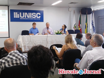 Reunião foi coordenada por Rogério Leandro Lima da Silveira e pelo presidente do Corede, Heitor Petry