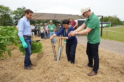 Pesquisadores puderam conhecer a vida no campo na prática