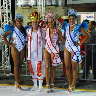 O rei momo Fernando Escouto, a rainha Bruna Brito, e as princesas Karen Gomes e Rayssa Santos encantaram com o carisma