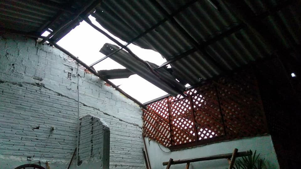 O CTG Rincão da Alegria teve telhas arrancadas e outras tantas danificadas pela força do vento