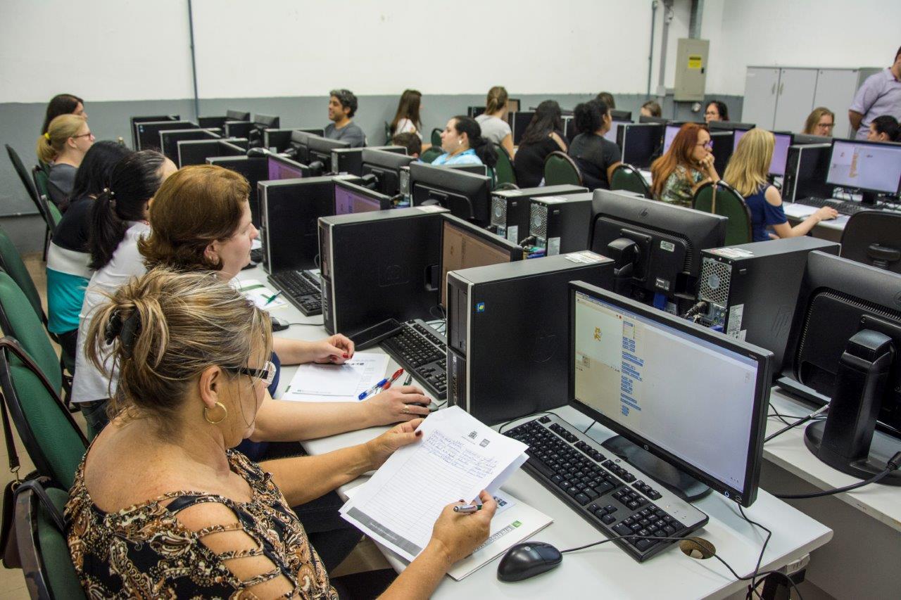 O curso, é composto de encontros presenciais e atividades à distância, através do ambiente virtual, perfazendo um total de 50 horas