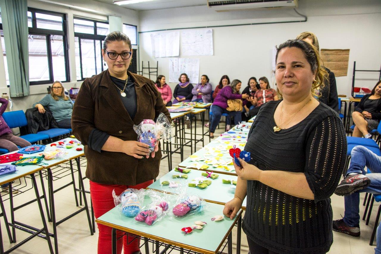  Janine Becker e Rosane Ernst criaram bonecos aromatizados de alecrim para pacientes que sofrem de depressão