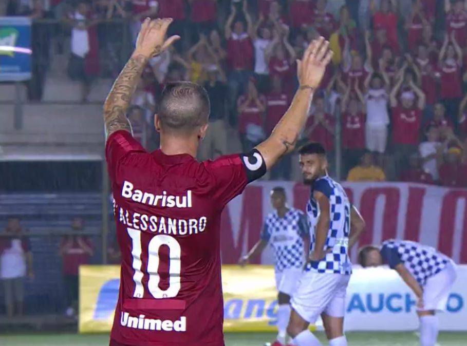 Ídolo colorado deixou o campo emocionado