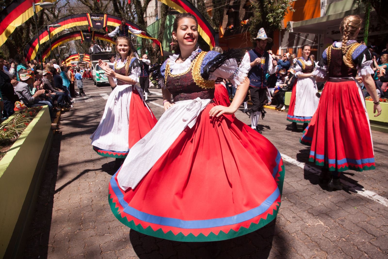 Artes trazidas pelos colonizadores, como as músicas e a danças germânicas, serão cultuadas durante os 12 dias de festa