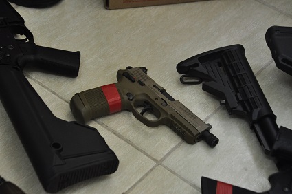 Pistola calibre 45mm