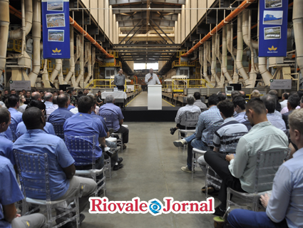 Evento contou com a presença de funcionários, diretores como Dimar Frozza (centro da foto) e ex-diretores da empresa