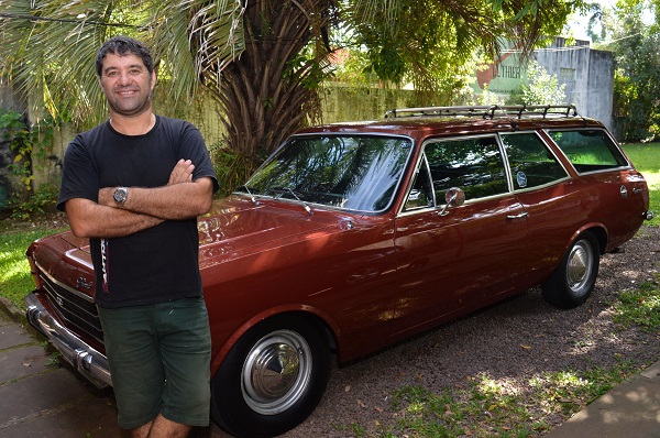 Drurys presidente do Clube Opala orgulhoso com o seu cl‡ssico, o modelo Caravan