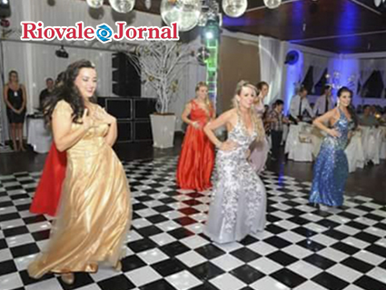 Coreografias para festas também são feitas pelos professores da Dugges