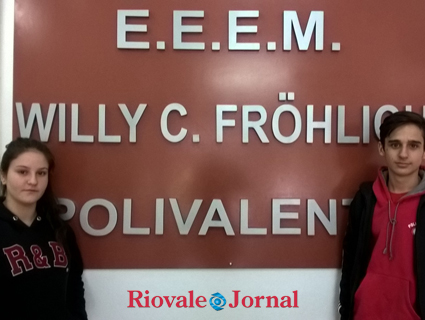 Eliz de Castro e Jonathan Silveira, estudantes do 3º ano: lutar por nossos direitos