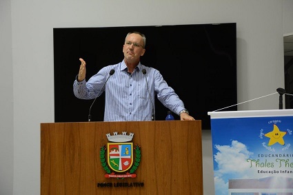 Ênio é orador da Sociedade Espírita A Caminho da Luz e conduz o Educandário Thales Theisen, de educação infantil, com ênfase no método Montessori