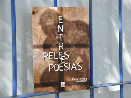 Livro contém poemas, crônicas, pensamentos e cartas escritos por cerca de 30 mulheres