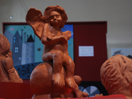 Esculturas em argila feitas nas aulas do instrutor Cristiano Barreto