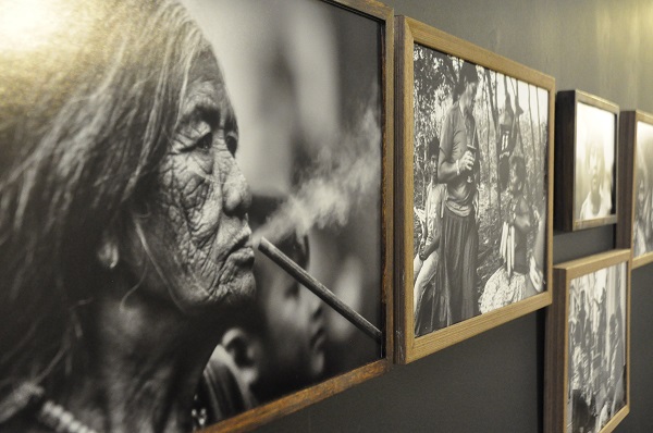 Exposição reúne cerca de 60 fotos feitas em conjunto pelo fotógrafo Danilo Christidis e pelo líder Mbyá-Guarani Vherá Poty