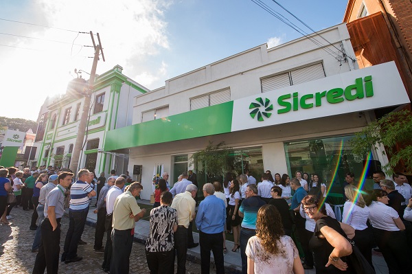 Momentos marcantes da inauguração do autoatendimento da Agência Sicredi Santa Cruz Centro 