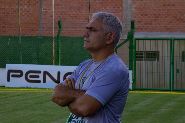 Técnico Fabiano tem dificuldades para escalar time contra o Tricolor