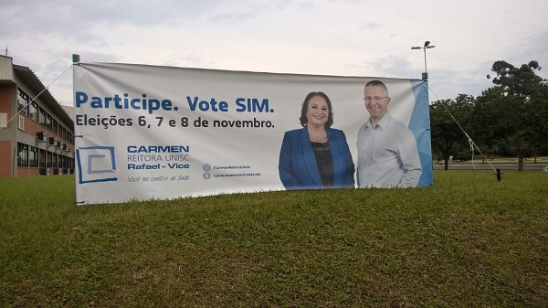 Faixas foram instaladas nos campi e folders estão sendo entregues