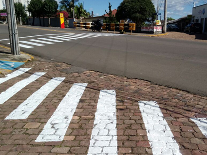 Faixas foram pintadas em dois cruzamentos