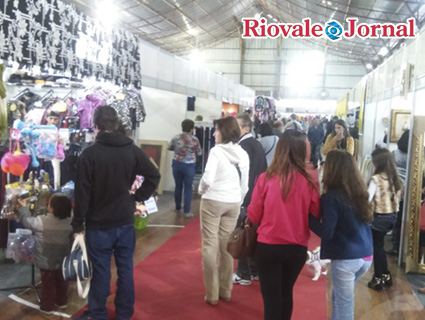 Público aproveitou o feriado de Corpus Christi para visitar a Multifeira