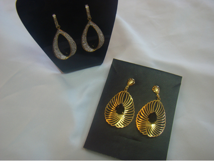 A linha de joias e folhados, como os da imagem, possuem uma grande variedade de op›es