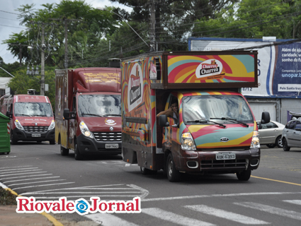  Na tarde de ontem, caminhões restaurantes percorreram as ruas da cidade divulgando o evento