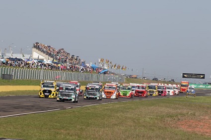 Em agosto de 2015, público lotou o Autódromo Internacional de Santa Cruz do Sul para ver o show da Fórmula Truck