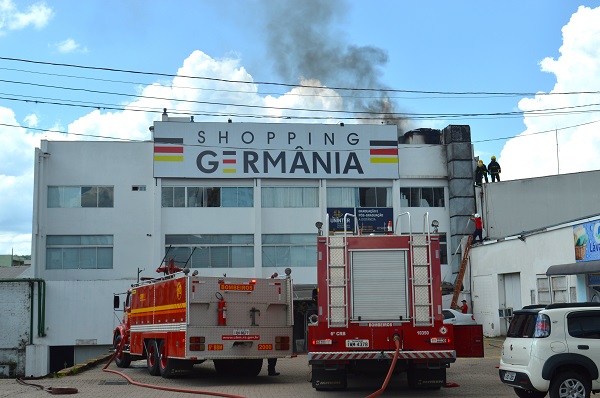 Fogo teria iniciado na coifa