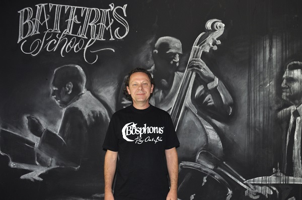 O artista esteve na œltima tera-feira, no Batera's School, realizando Workshop