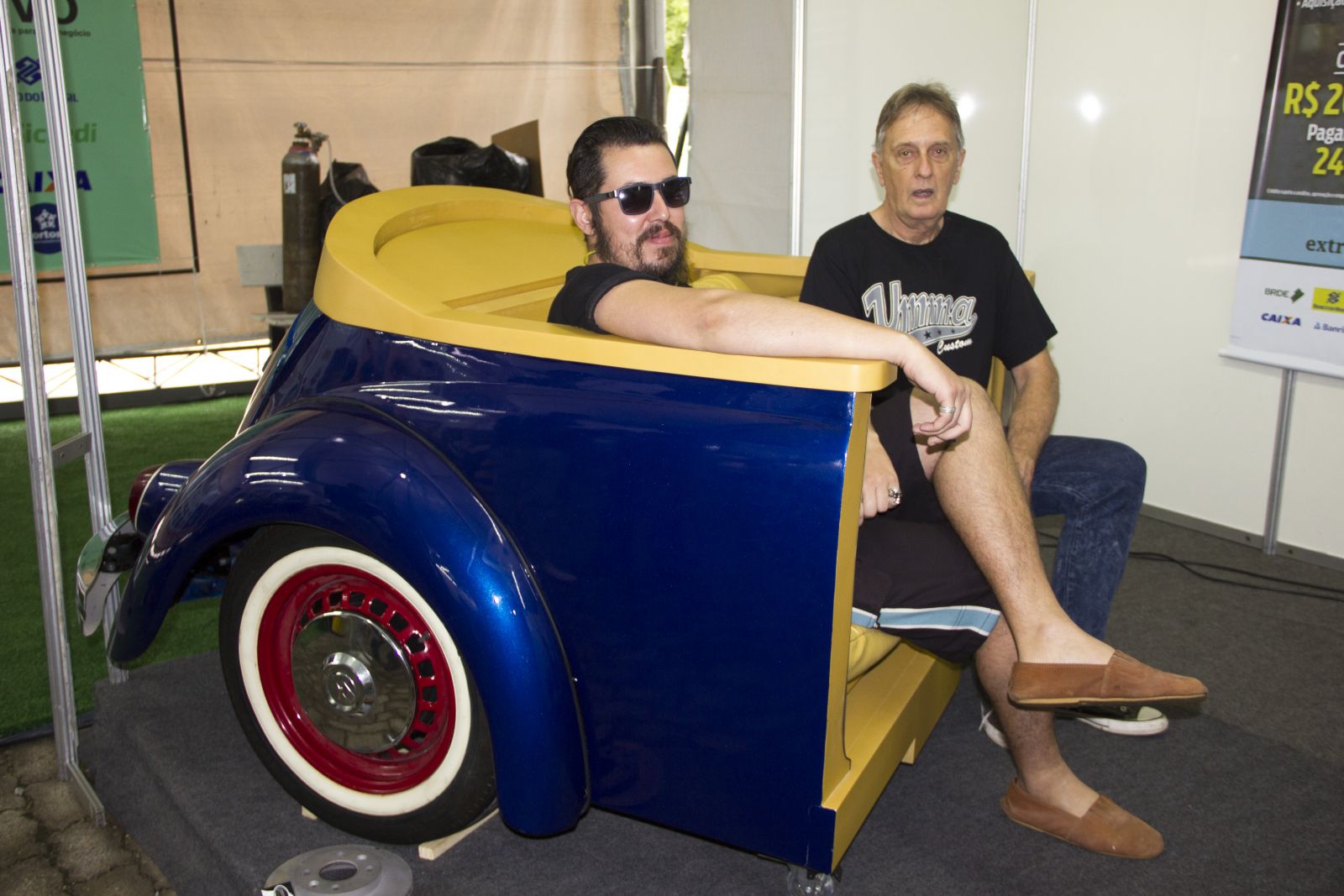 Fusca-sofá tem até um frigobar no porta-malas