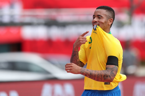 Gabriel Jesus marcou dois gols no jogo em Porto Alegre