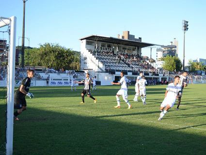 Santa Cruz igualou com time B do Grêmio nos Plátanos