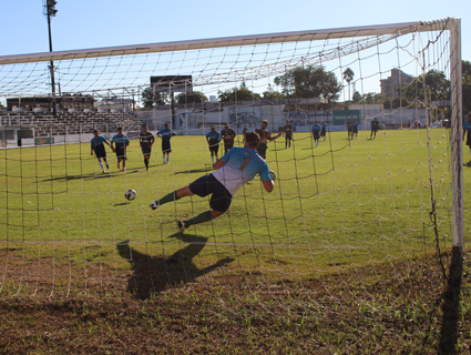 FC Santa Cruz vence time do Pinheiros com gol marcado por Julinho