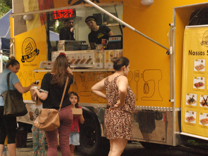 Evento reuniu cerca de 4 mil pessoas neste final de semana no Parque da Oktoberfest