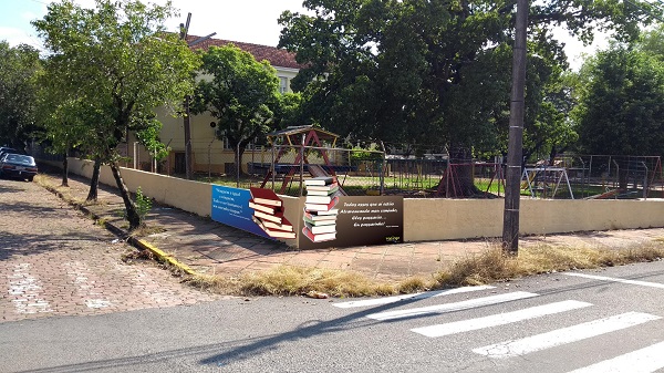  Modelo de como deverão ficar os muros da escola após implantação do projeto