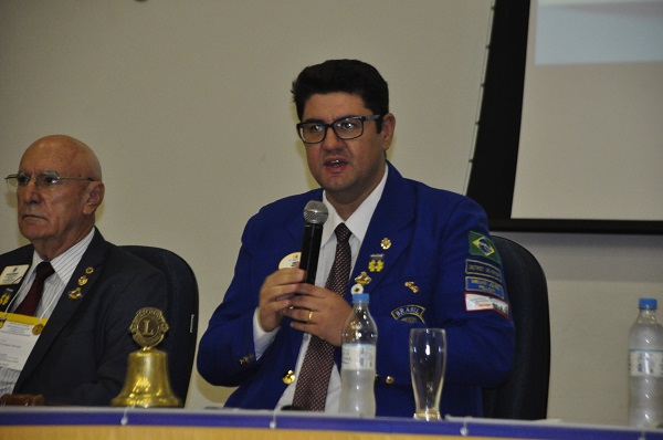  O governador do Distrito LD-2, Jardel da Motta Pacheco