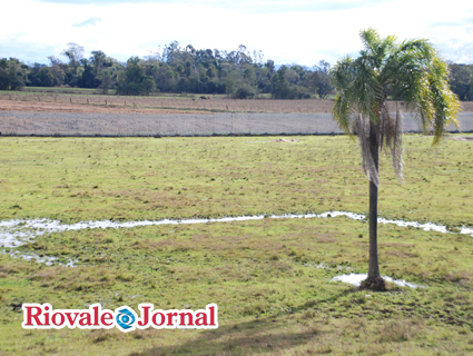 Gradil de concreto está sendo instalado em toda a volta da ETE