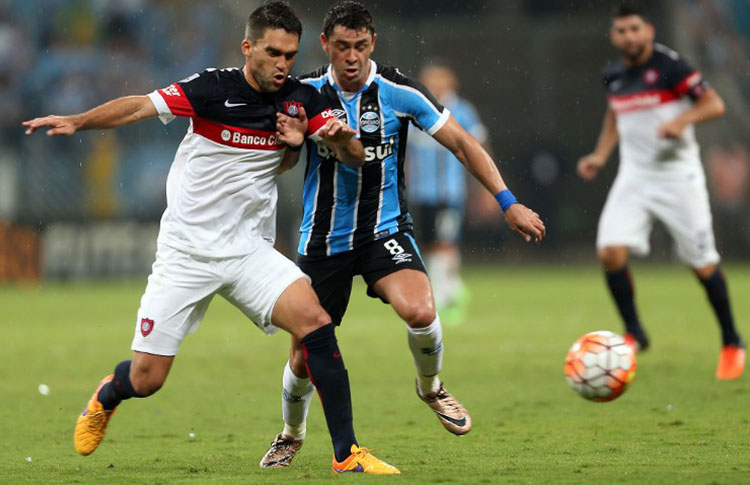 San Lorenzo apostou no jogo defensivo e saiu com um ponto de Porto Alegre
