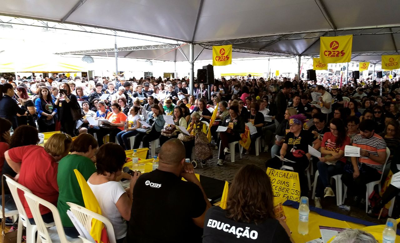 Servidores receberam apenas uma parcela de R$350 na última quinta-feira, 31 de agosto