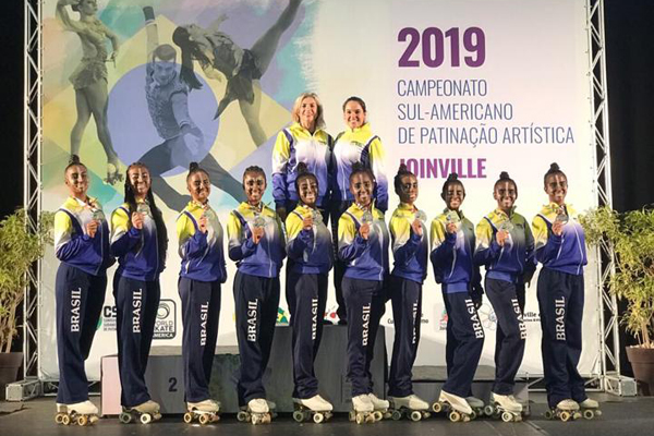Atletas do minigrupo Together são lideradas pelas técnicas Regina Käfer e Carmela Krebs