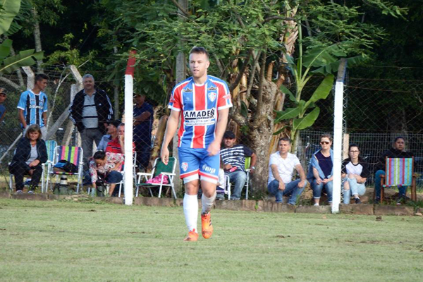 Guilherme marcou dois gols e Boa Vontade saiu à frente na final do campeonato