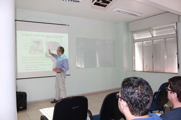 Evento teve como palestrante o médico urologista Sandro Laste, que destacou a importância do diagnóstico precoce na prevenção da doença