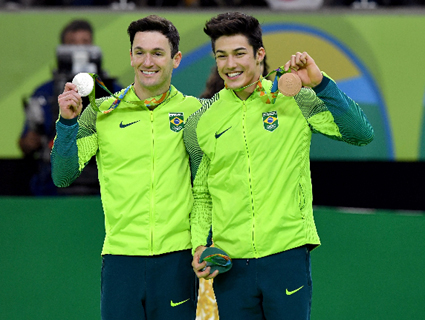 Diego Hypolito e Arthur Nory: dois brasileiros no pódio