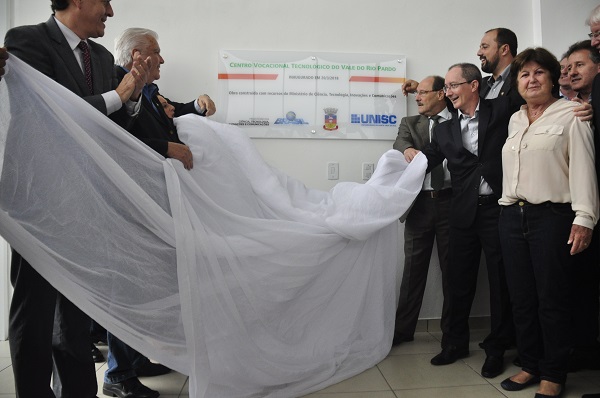 Placa de inauguração foi descerrada pelas autoridades