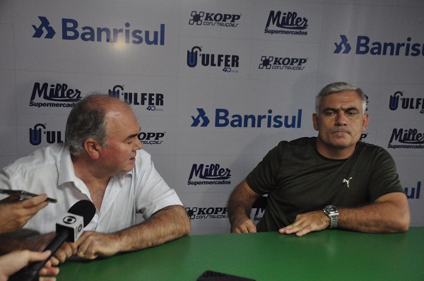 Jair Eich e Fabiano Daitx concederam coletiva nesta terça-feira: em comum acordo, técnico não está mais no comando do Avenida
