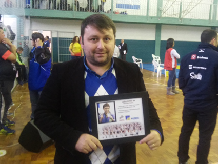 João Derly recebeu homenagem da Ajusc no ginásio do Marista São Luís, pelo bicampeonato mundial de judô conquistado em 2005 e 2007