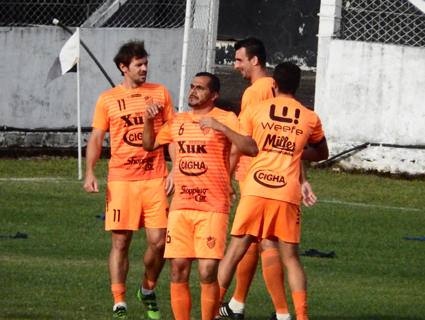 Jogadores treinam também no final de semana