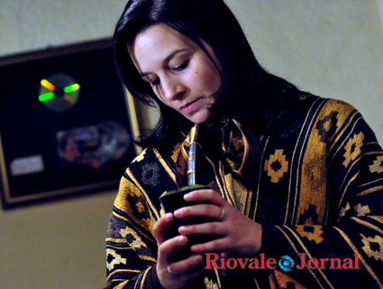 Juliana Spanevello: cantora gaúcha se apresenta na Confraria Nativista