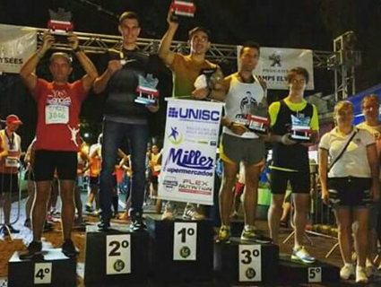 No lugar mais alto do pódio, Kommer celebrou mais uma vitória