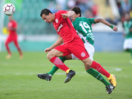 Importante na defesa e no ataque: Leandro Damião é trunfo colorado contra o Paysandu