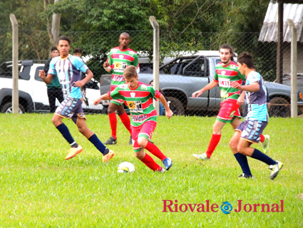 Linha Santa Cruz goleou o São José na última rodada 